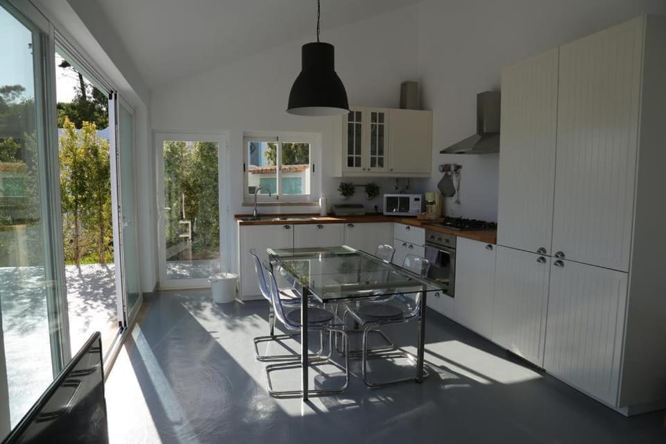 Kitchen or kitchenette, Dining area, pet friendly, stove