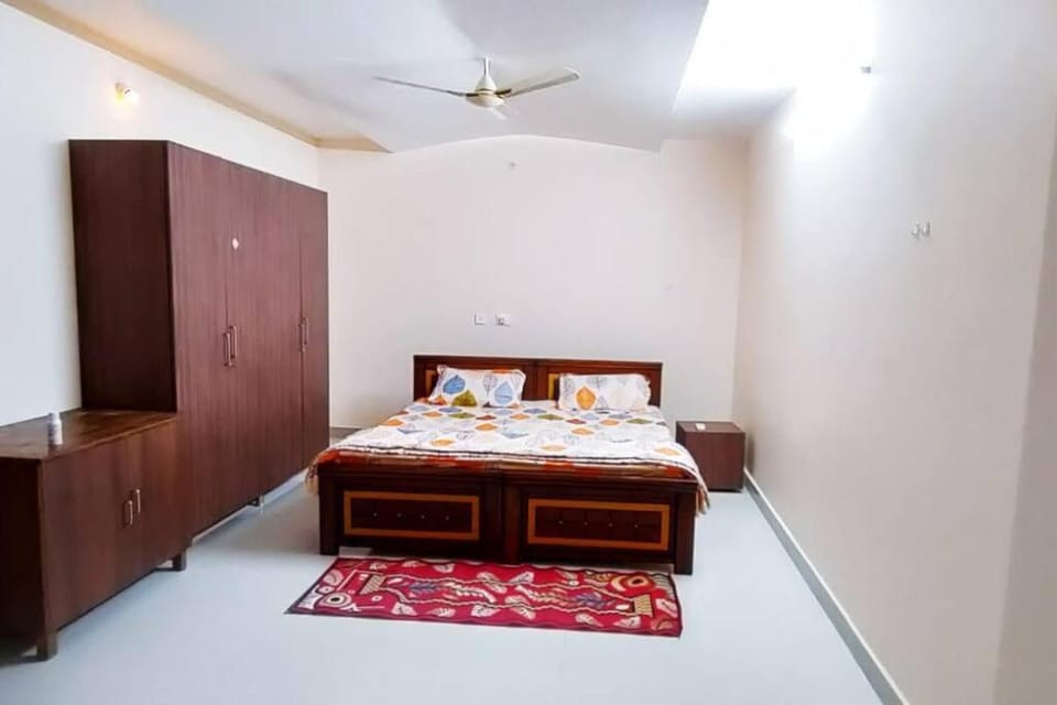 Servostay Kukatpally Spacious 5 BHK Duplex in Vivekananda Nagar with Parking Apartment in Hyderabad