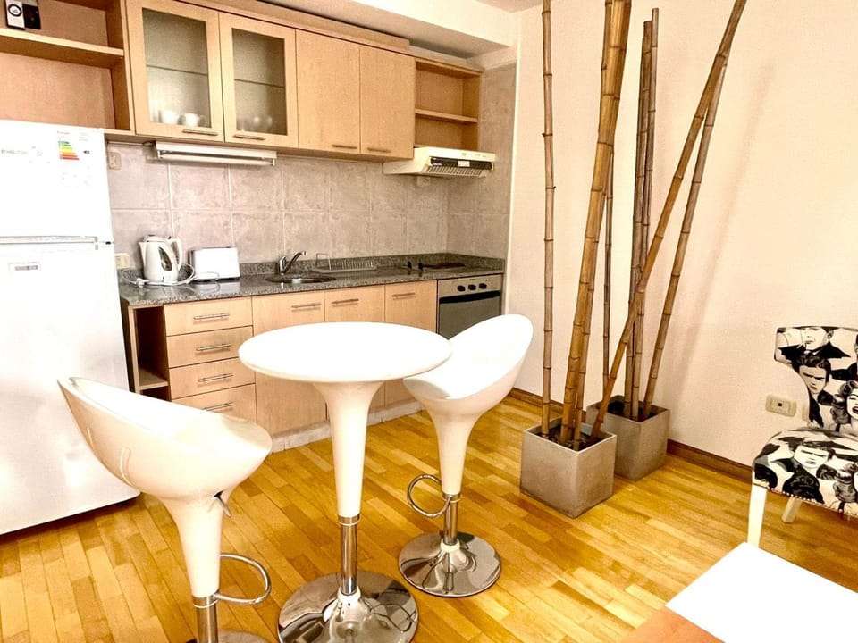 Kitchen or kitchenette, Living room, Dining area, Area and facilities, internet, locker, oven, pet friendly, stove, toaster, air conditioner