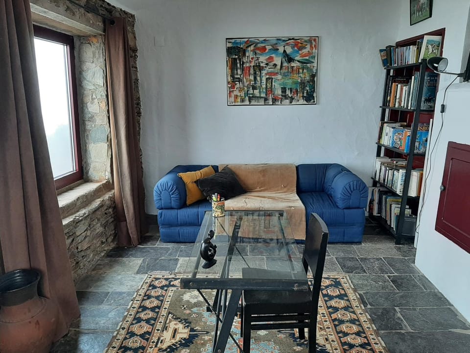 Library, Seating area