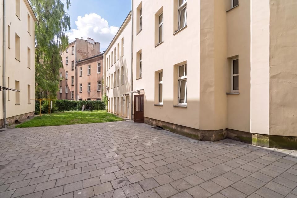 Property building, Day, Neighbourhood