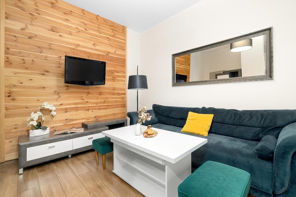 TV and multimedia, Living room, Seating area, Evening entertainment