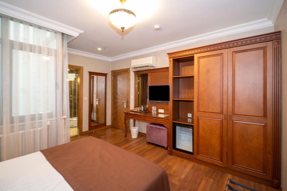 Photo of the whole room, wardrobe