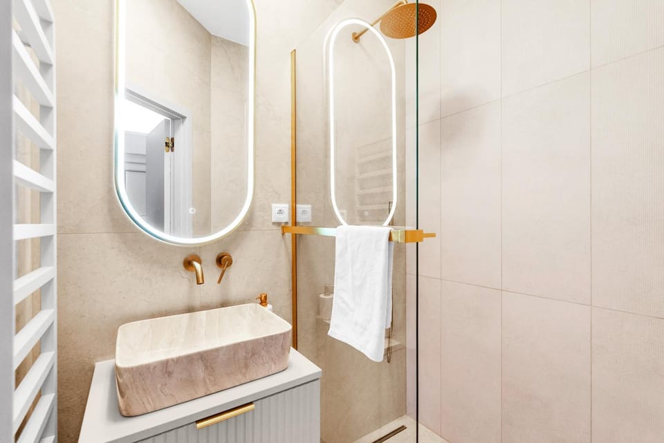 Shower, Bathroom, towels