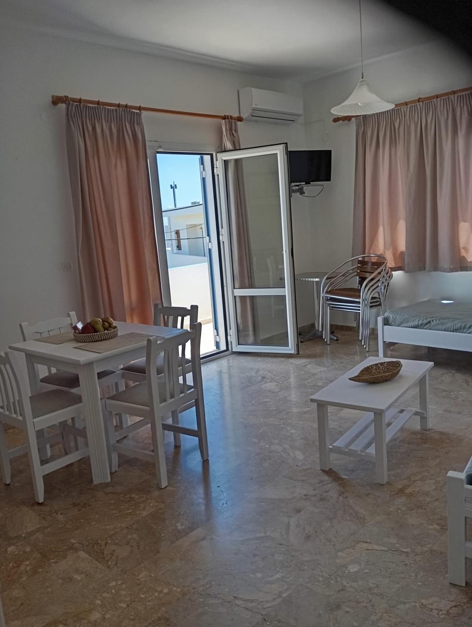Bed, TV and multimedia, Living room, Seating area, Dining area