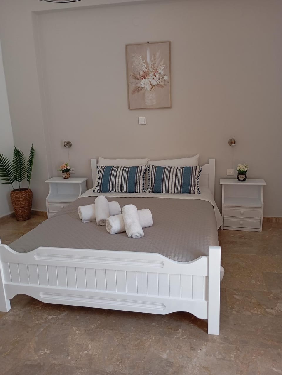 Bed, Bedroom, towels