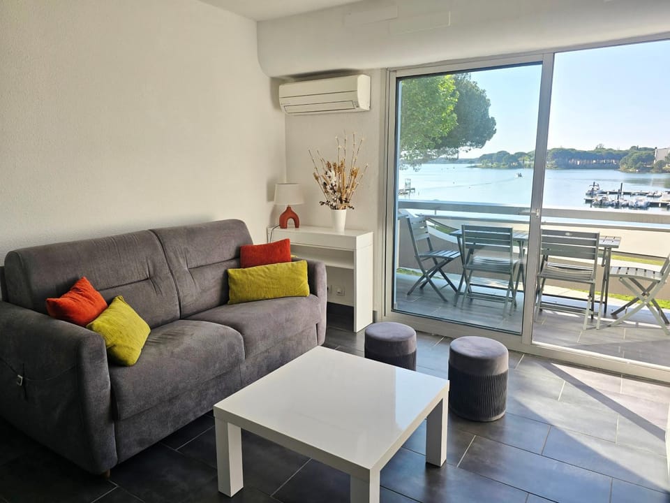 Patio, Natural landscape, View (from property/room), Balcony/Terrace, Lake view, air conditioner