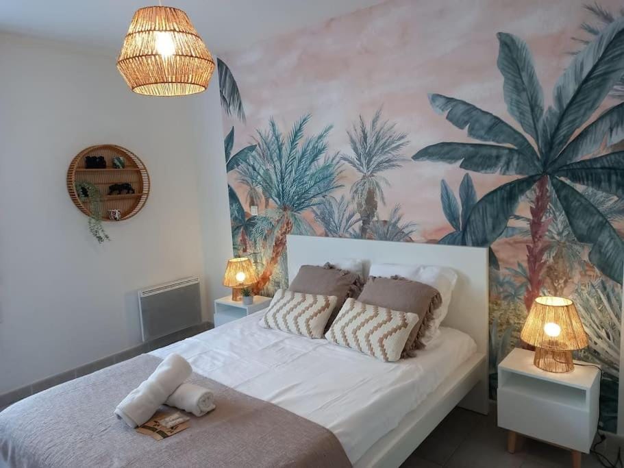 Appartement 8 personnes En face des Remparts Climatisé avec terrasse et Parking Apartment in Avignon