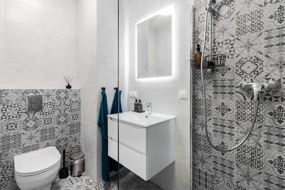 Shower, Toilet, Bathroom, heating, towels