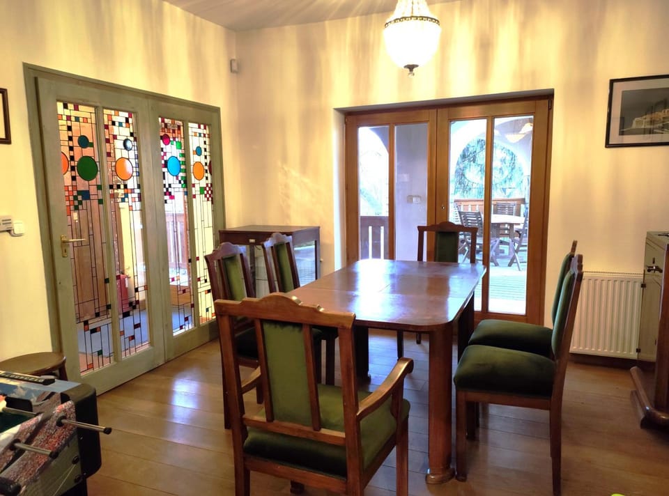 Living room, Seating area, internet