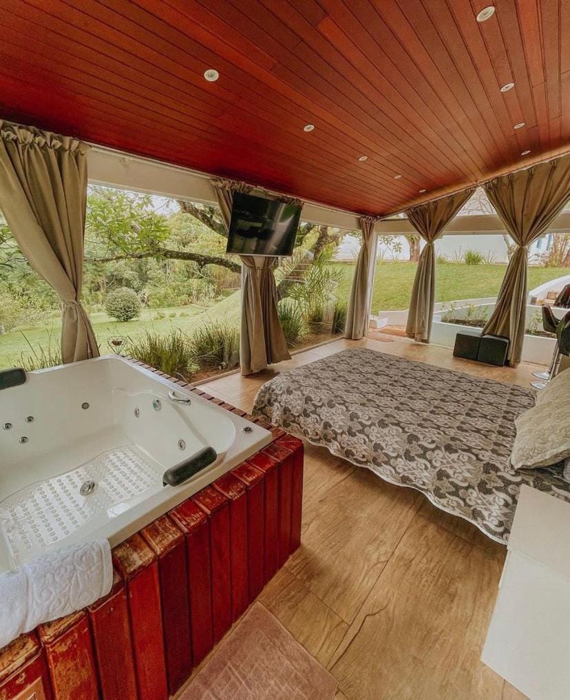 Loft Vidro Garden em Condomínio Rota do Vinho São Roque Nature lodge in State of São Paulo