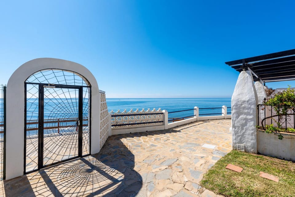 Calahonda Beach I Apartment with Sea View Apartment in Sitio de Calahonda