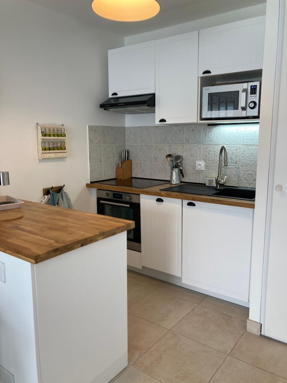 Kitchen or kitchenette, dishwasher, oven, pet friendly, stove