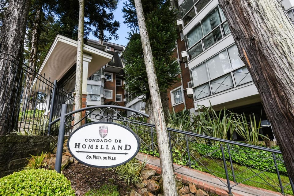 Rosa Edifício Homelland Apartment in Gramado