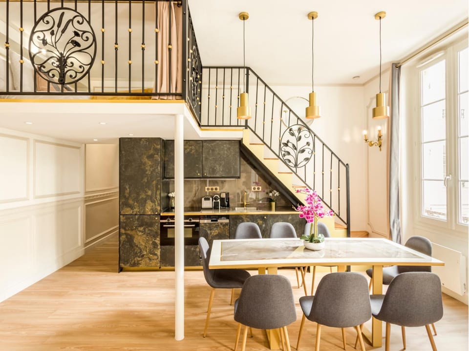 Coffee/tea facilities, Kitchen or kitchenette, Dining area, oven, toaster