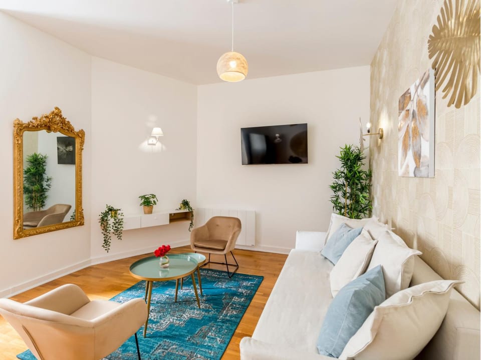 TV and multimedia, Living room, Seating area