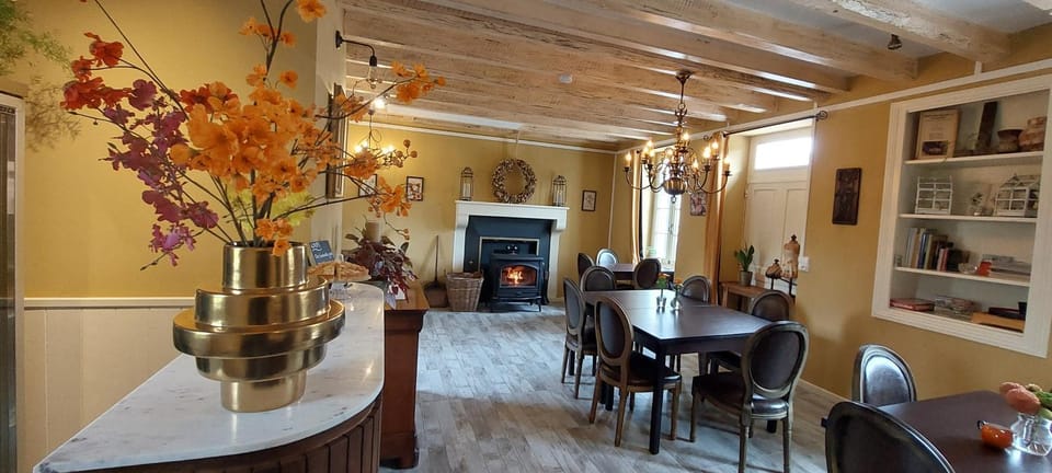 Restaurant/places to eat, Lounge or bar, Food and drinks, Dining area