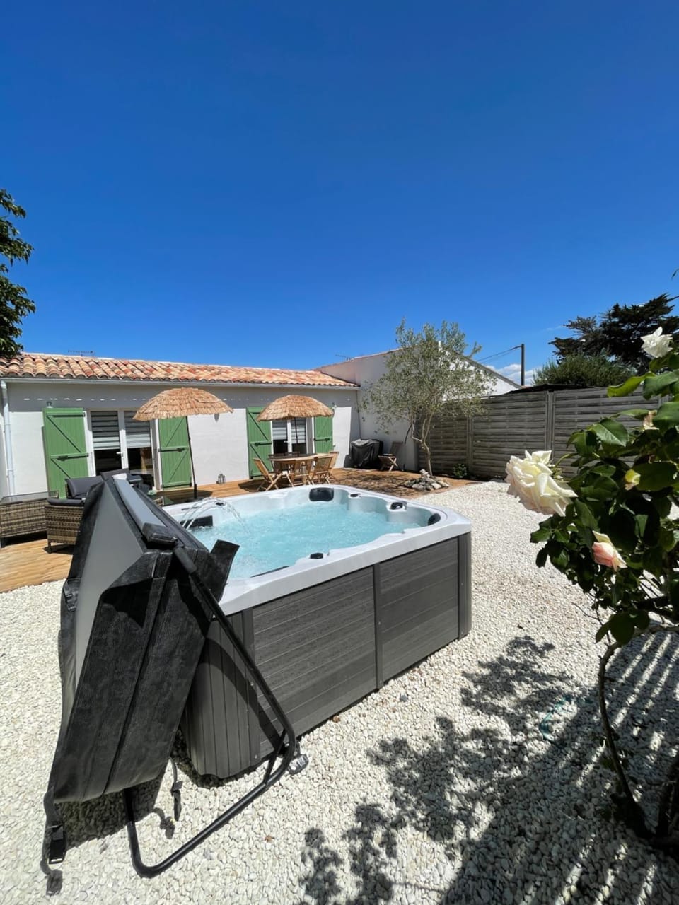 Garden, Hot Tub