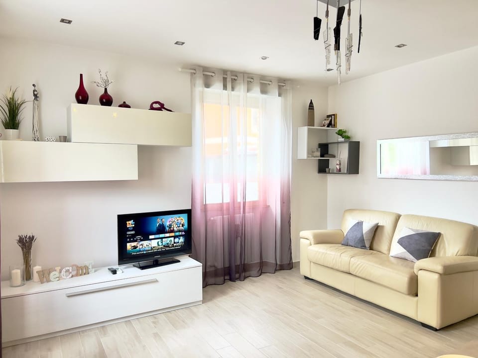 Communal lounge/ TV room, TV and multimedia, Living room