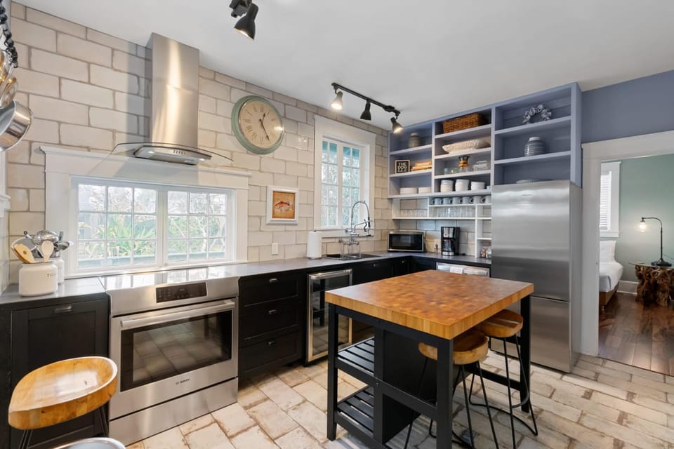 8 Park- Dog Friendly Outdoor Oasis Mins to Beach House in Saint Augustine