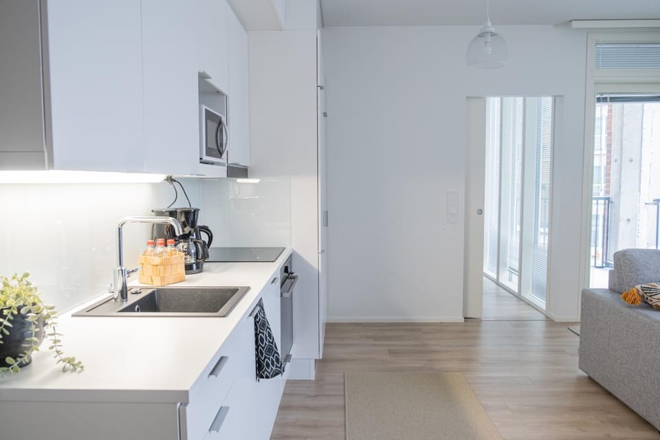 Coffee/tea facilities, Kitchen or kitchenette, dishwasher, microwave, oven, stove