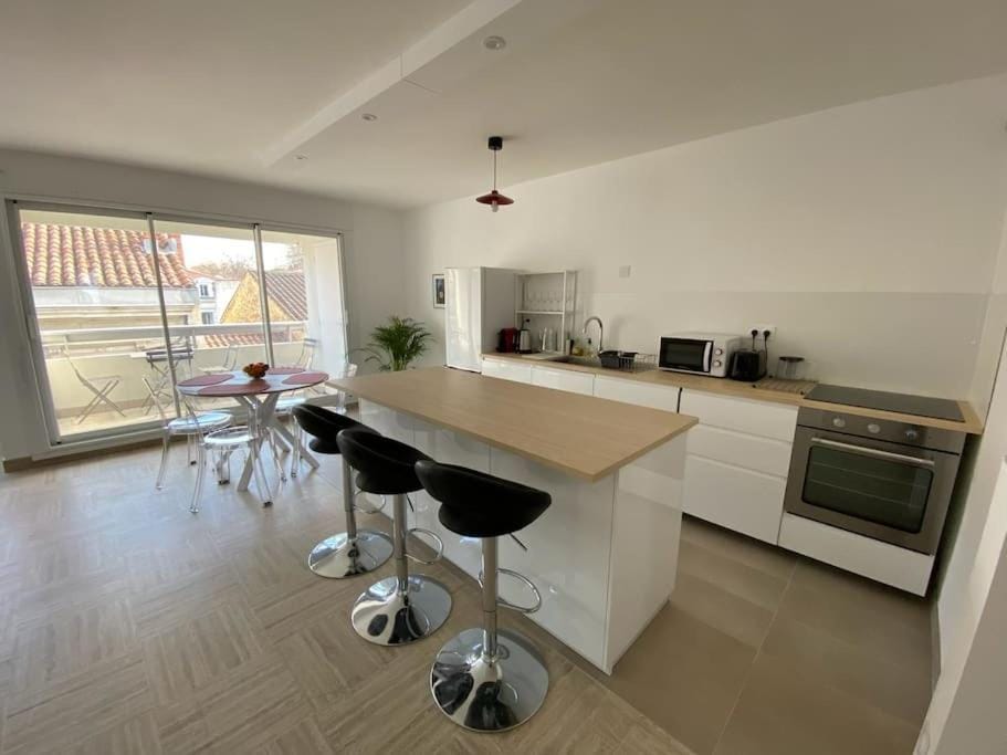 Kitchen or kitchenette, Dining area, dishwasher, minibar, oven, pet friendly, stove, toaster