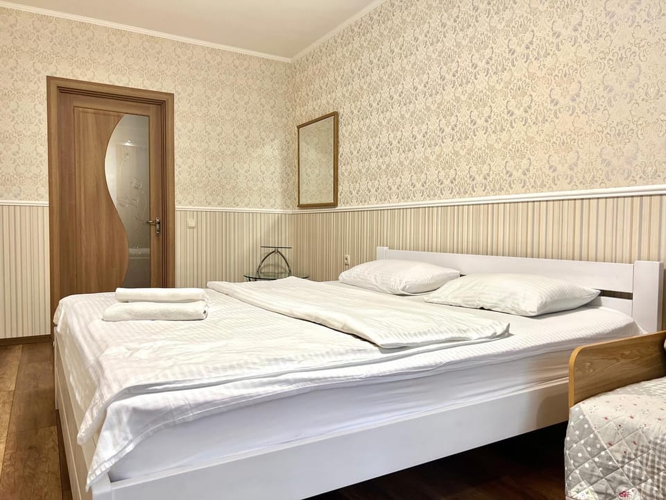 ApartPoltava 100 квадратних метрів затишку в серці Полтави, Корпусний парк, Банківський ЧЕК Apartment in Ukraine