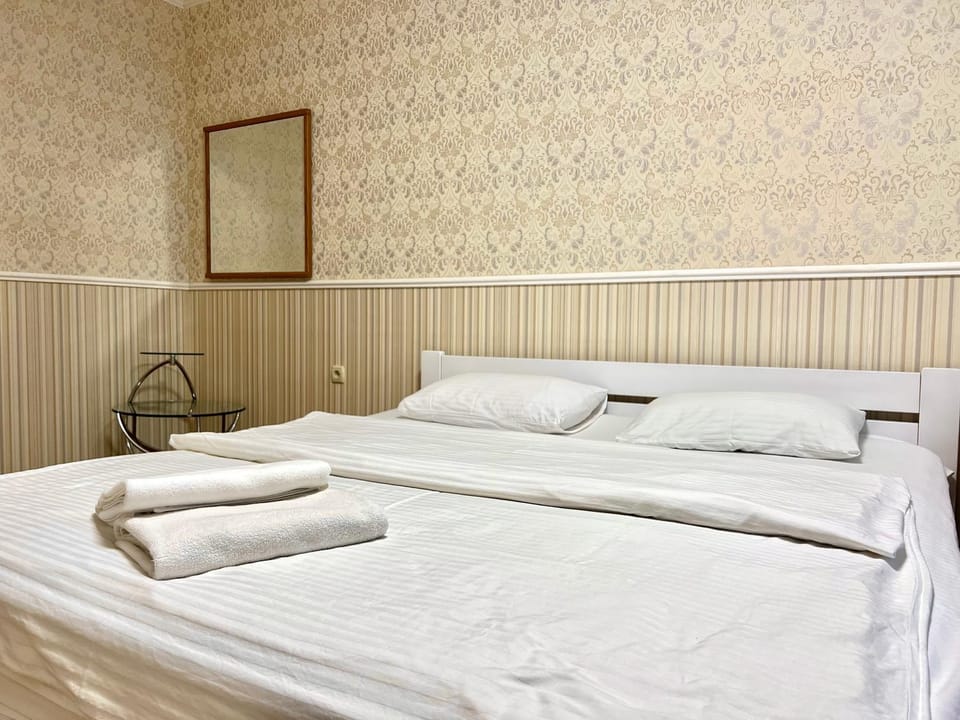 ApartPoltava 100 квадратних метрів затишку в серці Полтави, Корпусний парк, Банківський ЧЕК Apartment in Ukraine