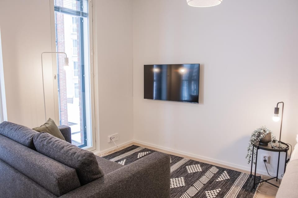 TV and multimedia, Living room, Evening entertainment