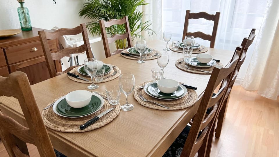 Living room, Decorative detail, Dining area