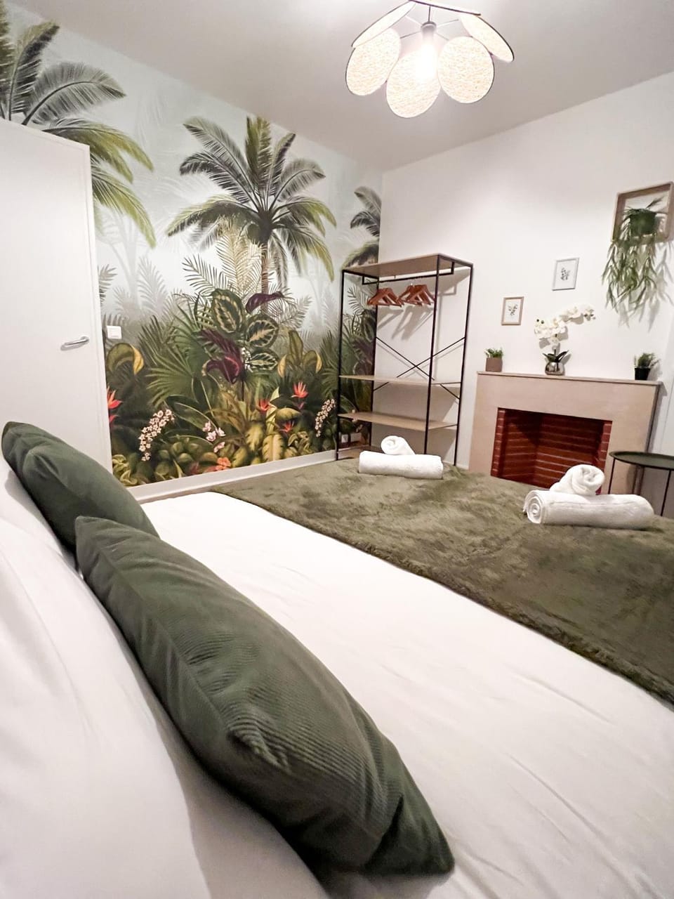 Bed, Photo of the whole room, Bedroom