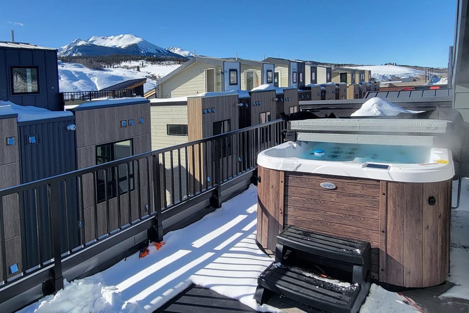 Fourth Street Crossing Summit Townhome: Downtown Silverthorne Getaway Apartment in Silverthorne