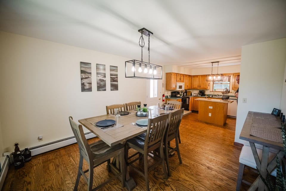 Kitchen or kitchenette, Dining area, pet friendly, stove