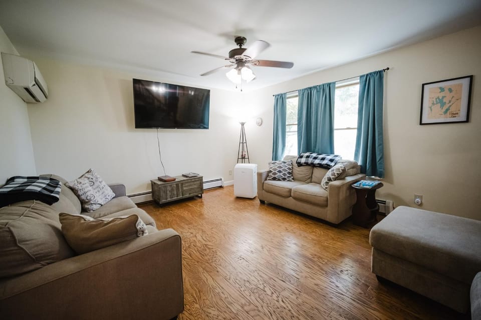 TV and multimedia, Living room, Seating area