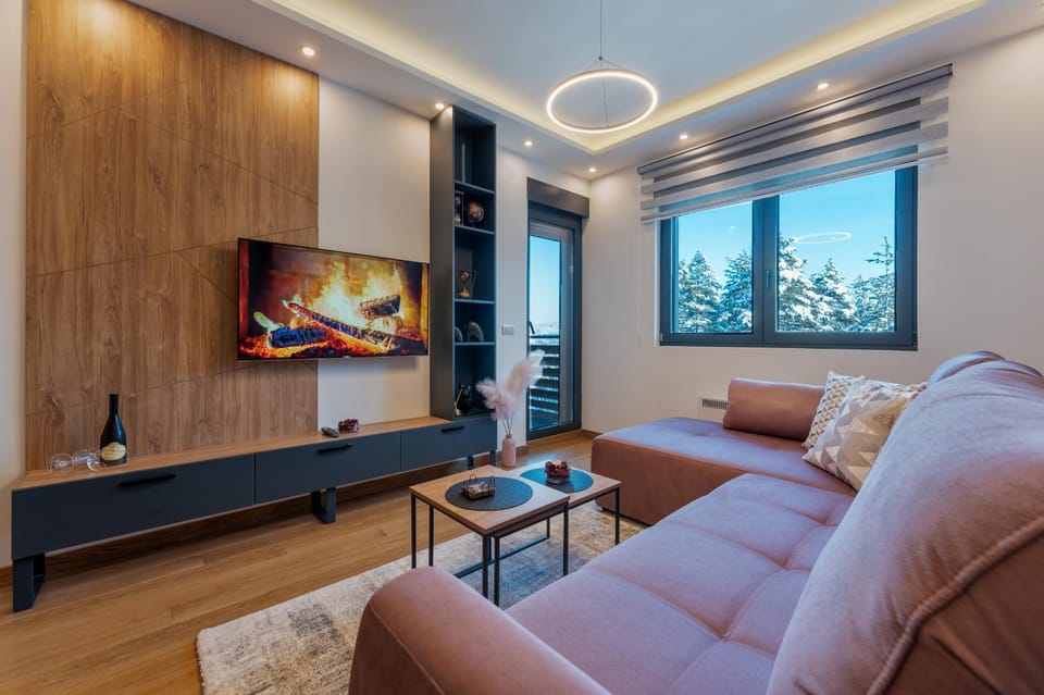 Communal lounge/ TV room, TV and multimedia, Living room, Seating area, Evening entertainment