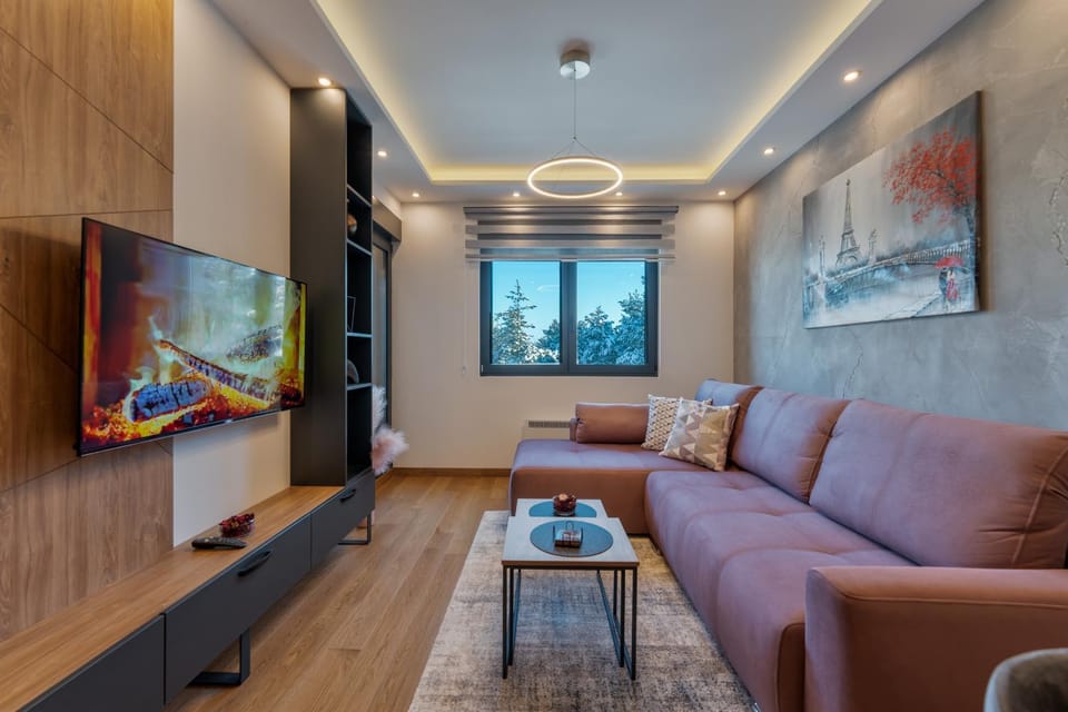 Communal lounge/ TV room, TV and multimedia, Living room, Seating area, Evening entertainment