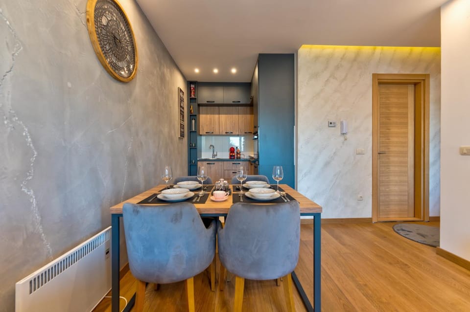 Kitchen or kitchenette, Living room, Seating area, Dining area, internet