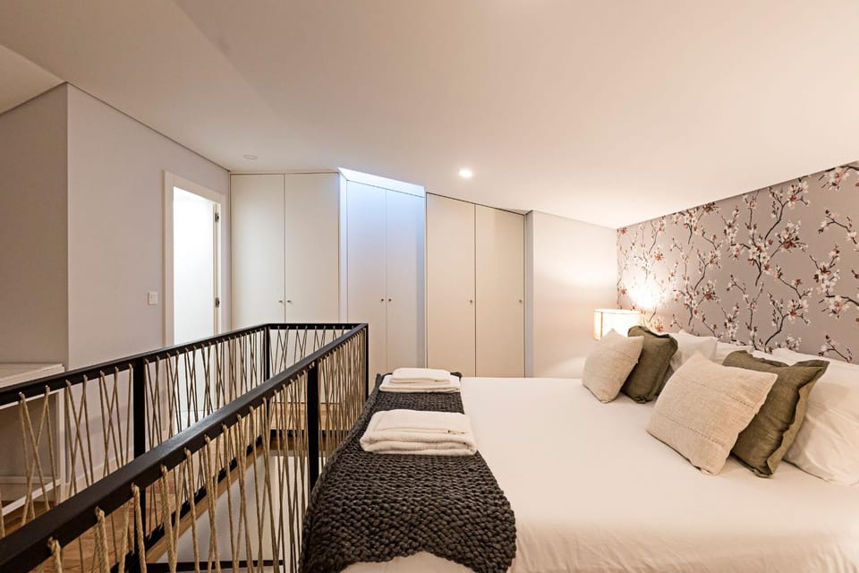 Bonfim Elegant Duplex w/ AC by LovelyStay Apartment in Porto