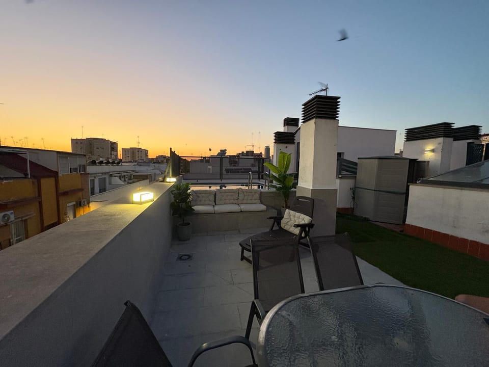 ATICO TRIANA CON PISCINA PRIVADA Apartment in Seville