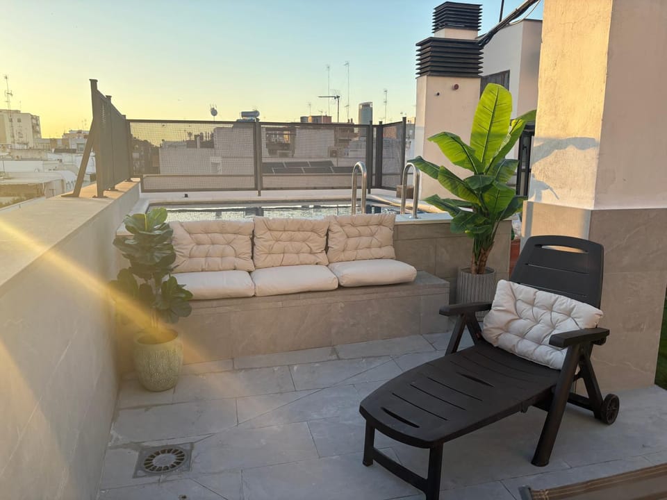 ATICO TRIANA CON PISCINA PRIVADA Apartment in Seville