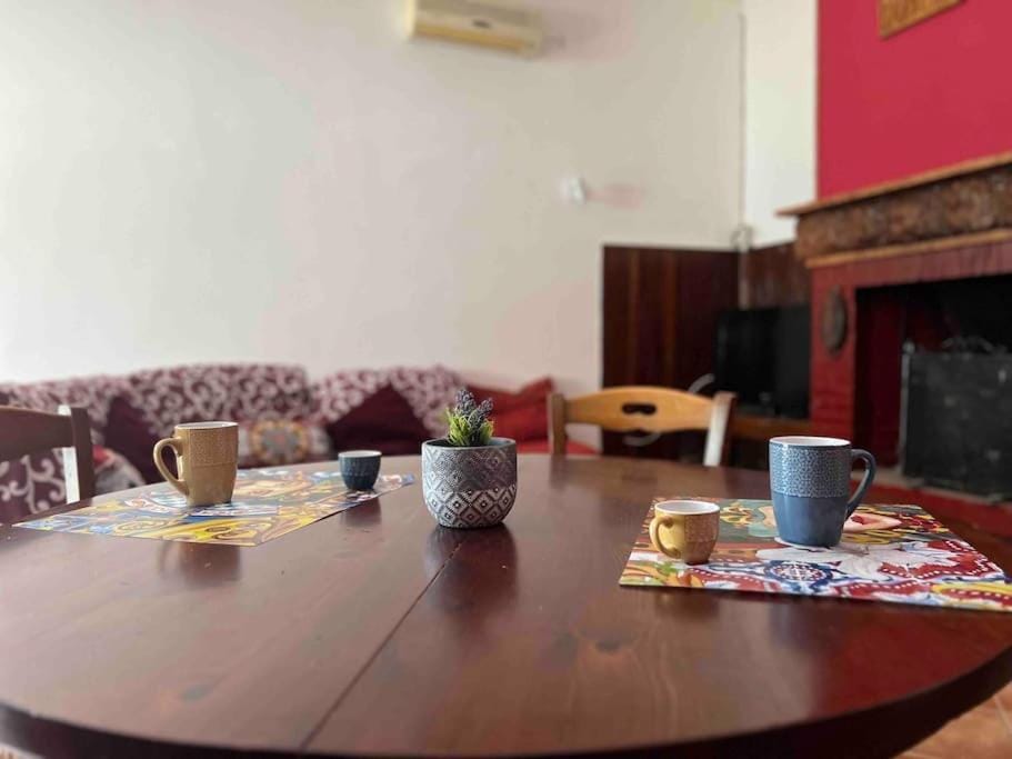Coffee/tea facilities, Living room, Seating area, Dining area
