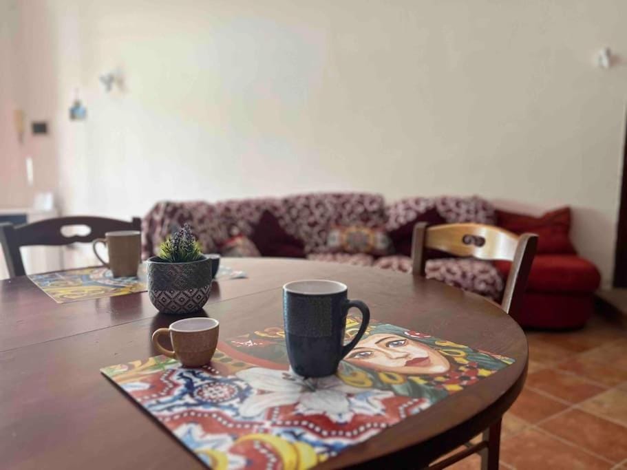Coffee/tea facilities, Living room, Seating area, Dining area