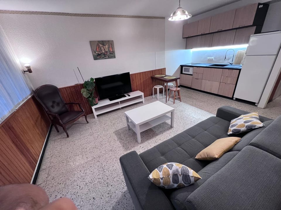 TV and multimedia, Kitchen or kitchenette, Seating area