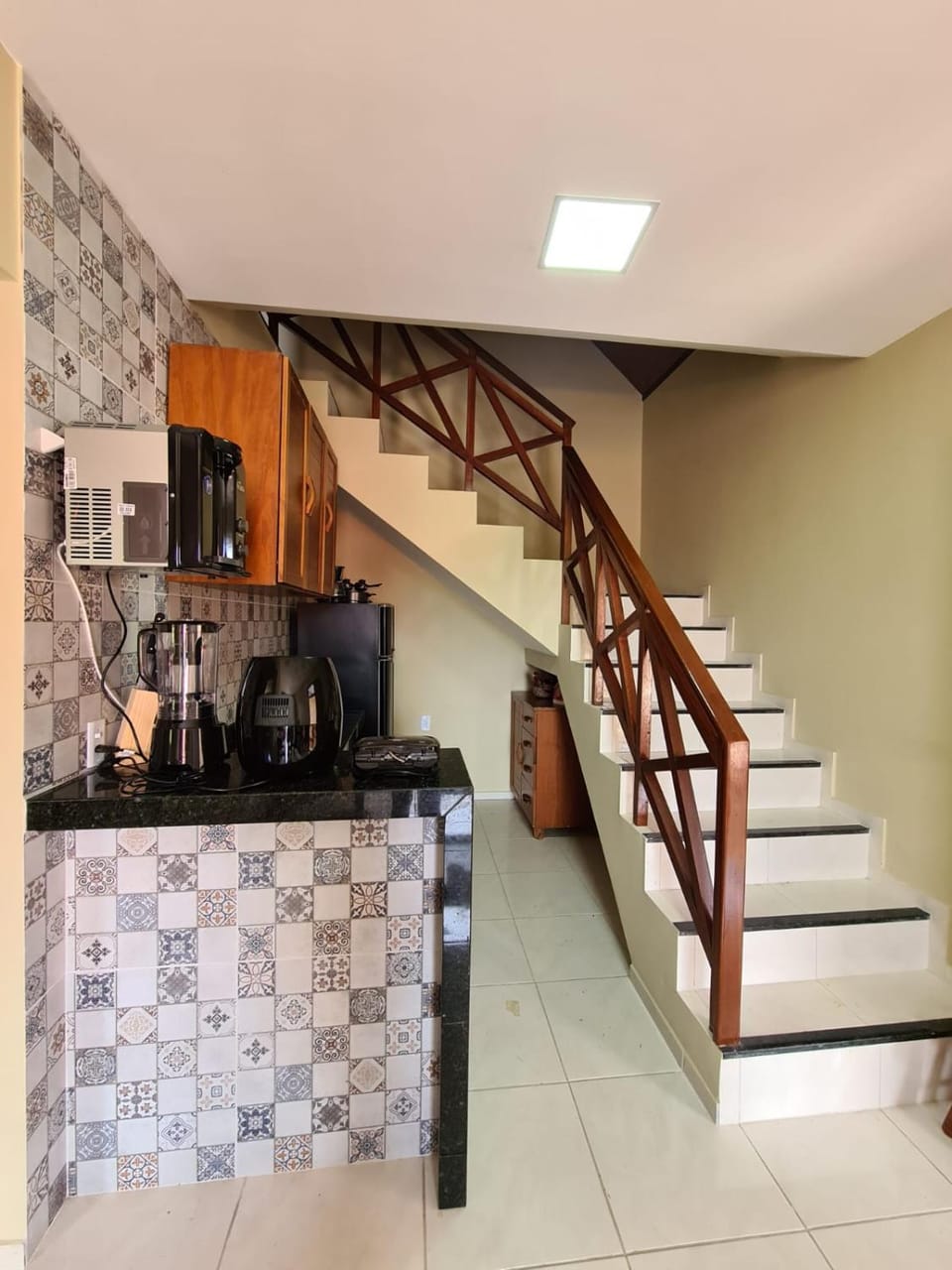 Coffee/tea facilities, Kitchen or kitchenette, stove