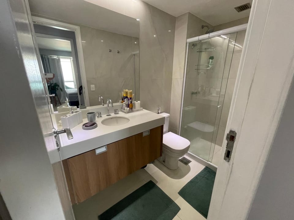 Shower, Toilet, Bathroom, towels