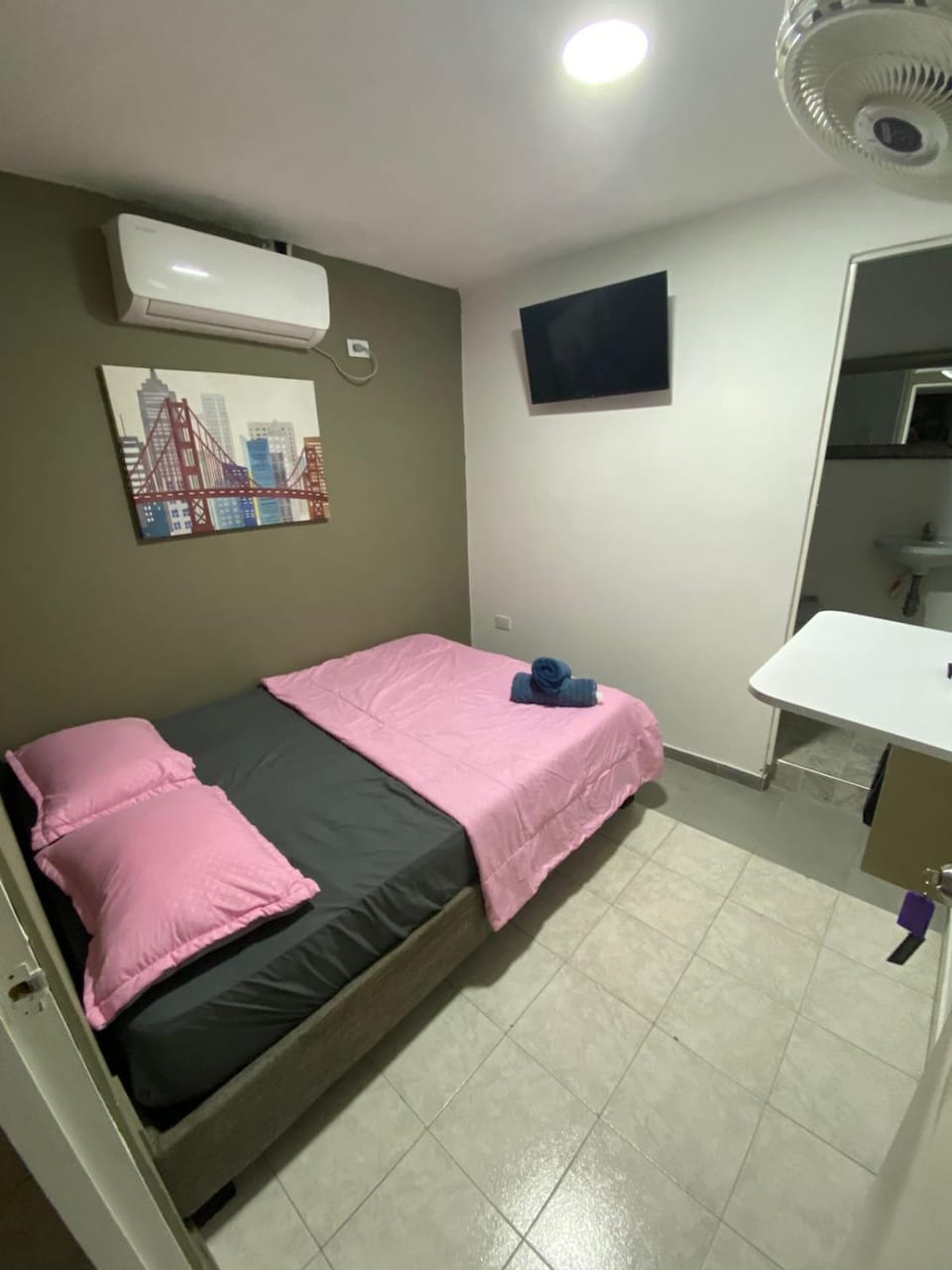 Bed, Photo of the whole room, towels, air conditioner