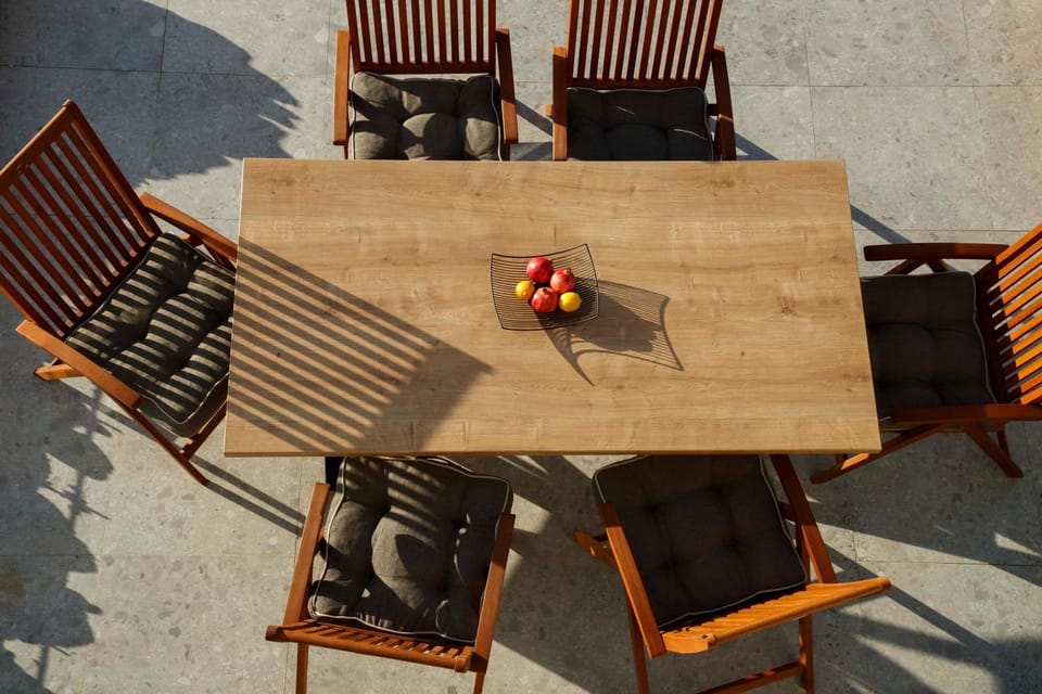 Day, Seating area, Dining area