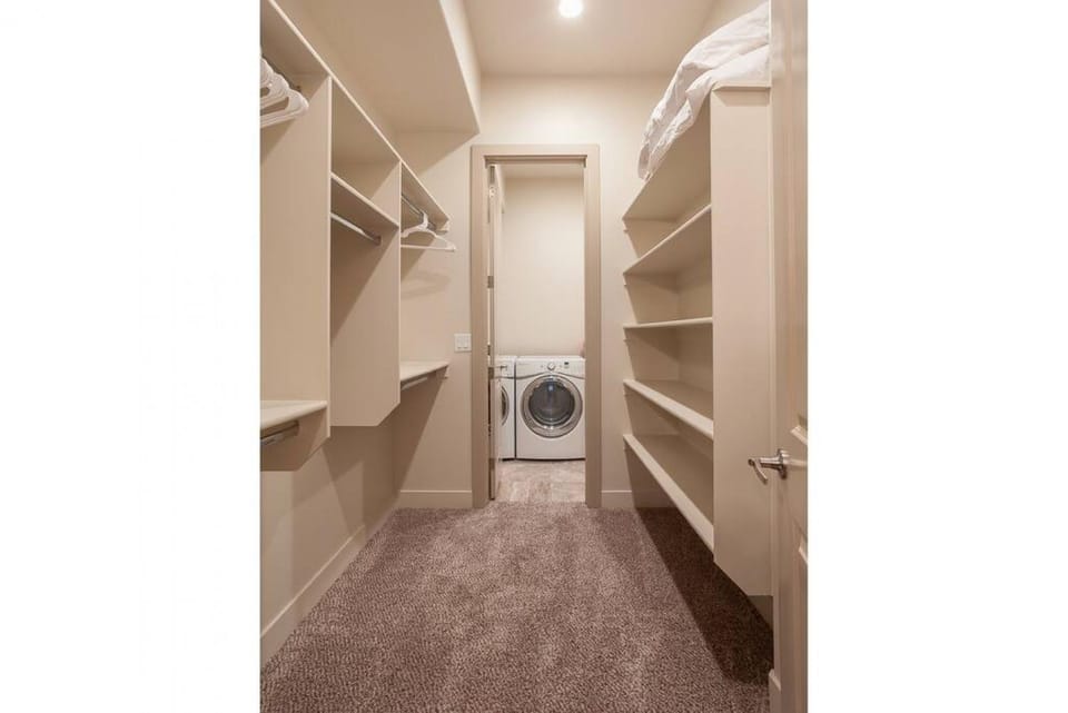 Desert Lily I Spacious End Unit I Clubhouse I Golfing I Kid Friendly House in Washington