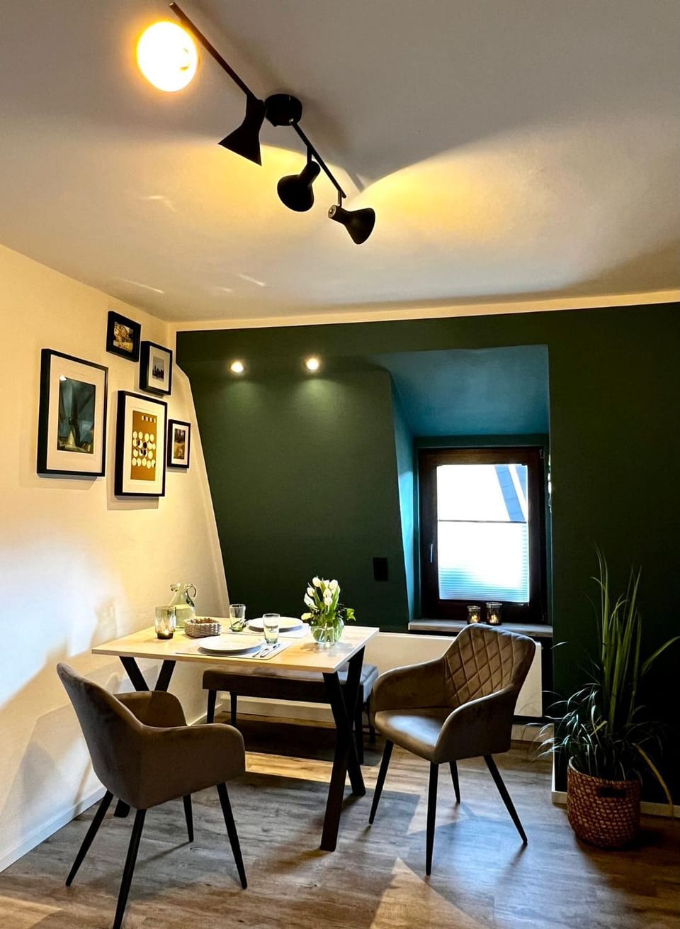 Seating area, Dining area