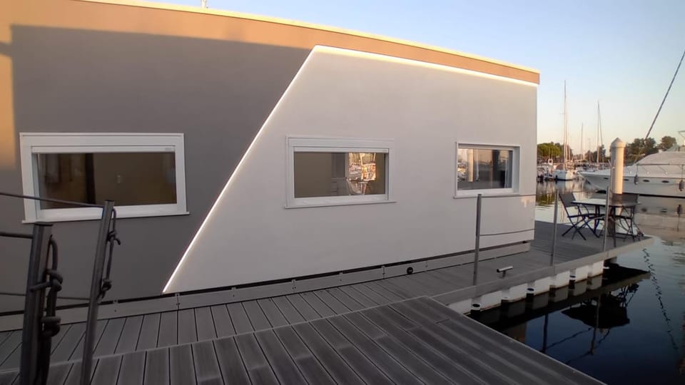 Property building, Balcony/Terrace